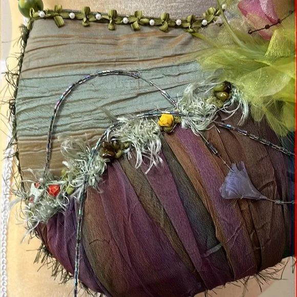 Exquisite Handcrafted Mary Frances Crossbody Bag - EUC - Picture 8 of 15